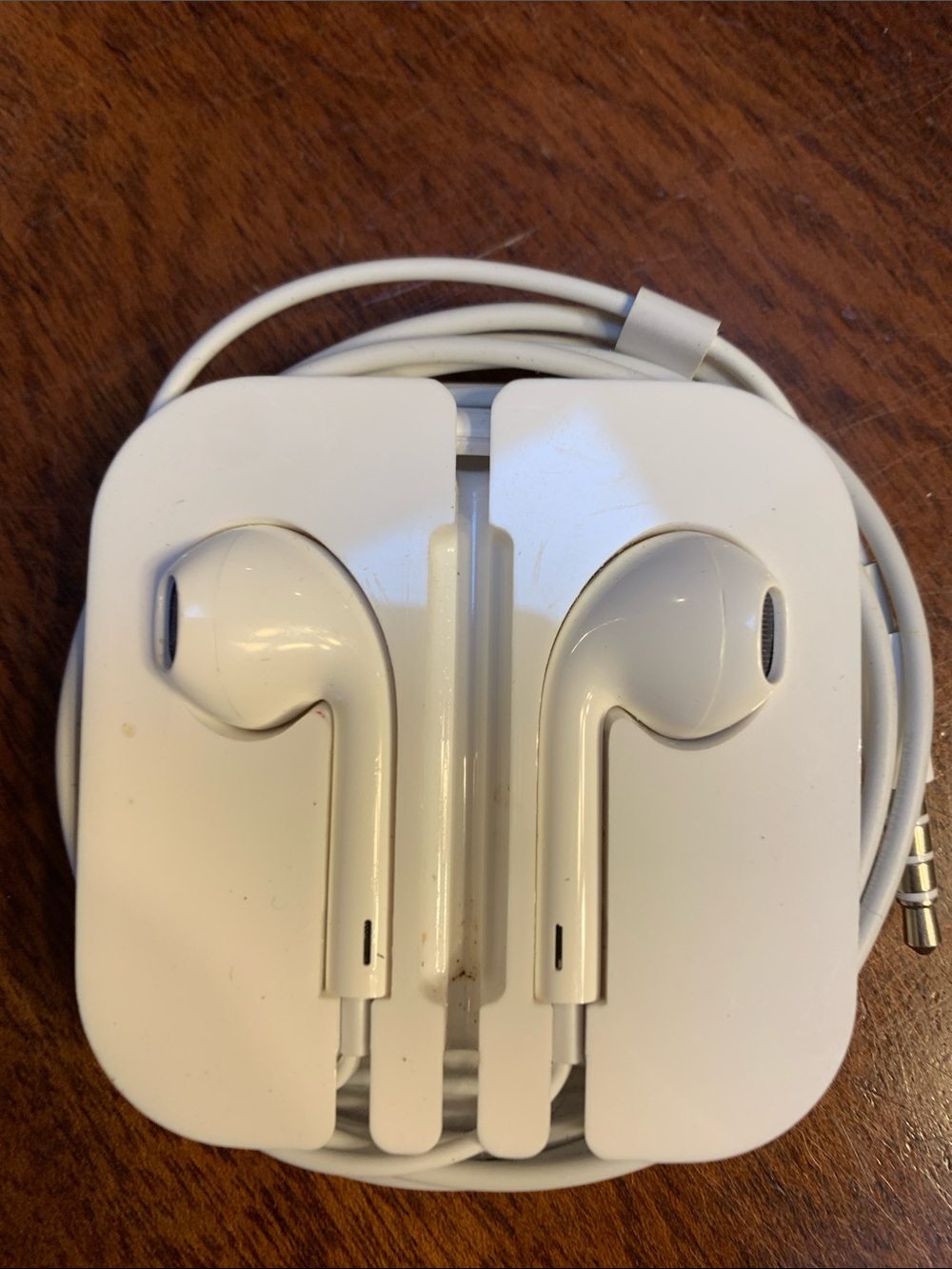 Apple White Wired Earbuds with 3.5mm Plug